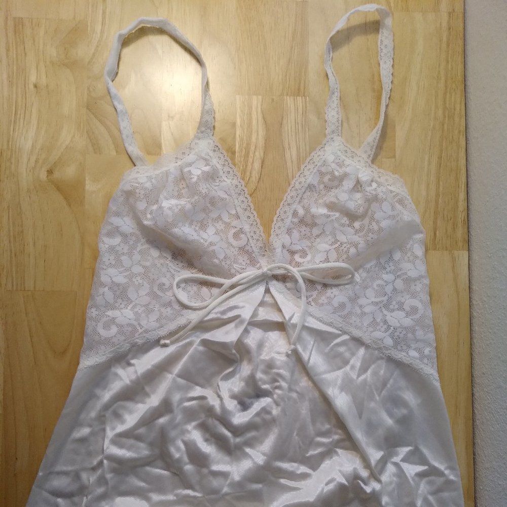 Vintage Gilead White Nylon Satin Lace Lingerie Dress Slip Nightgown